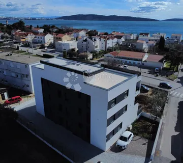 K.KAMBELOVAC-TOP PENTHOUSE S POGLEDOM NA MORE I SPLIT - cover