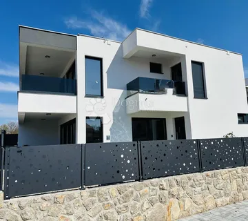 Ekskluzivna vila: suvremeni luksuz nadomak mora  - cover