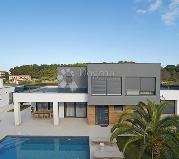  MIR, LUKSUZ I PRIVATNOST U SRCU PULE - cover