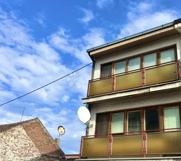 Izvrsna investicija u Osijeku – 3 etaže, garaža i dvorište - cover