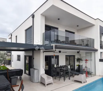 UMAG - LUKSUZNA DVOJNICA S BAZENOM I 3 SPAVAĆE SOBE - cover