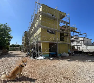 NOVOGRADNJA, BLIZU PLAŽE, TOP LOKACIJA! - cover