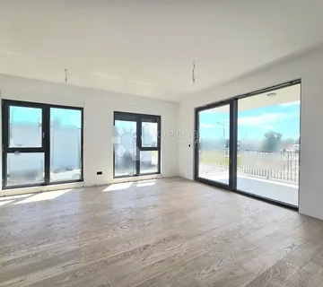 Stan jugozapadne orijentacije s garažom/parking / 2 kupatila - cover