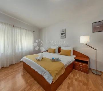 Rijeka, Centar, stan podjeljen u dvije stambene jedinice - cover