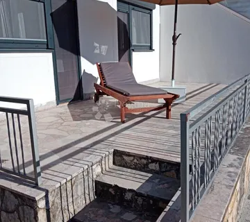 Prekrasna prizemnica u VODICAMA 50m od mora - cover