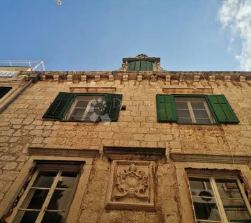 Stan u gradskoj jezgri - Vis  - cover