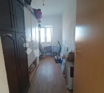 KUĆA U SEGETU DONJEM S POGLEDOM NA MORE - cover