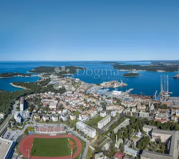 OBITELJSKI STAN U BLIZINI SVIH SADRŽAJA! (Z2-S15) - cover