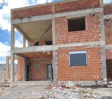 DVOJNA KUĆA S DVA APARTMANA – PIROVAC - cover