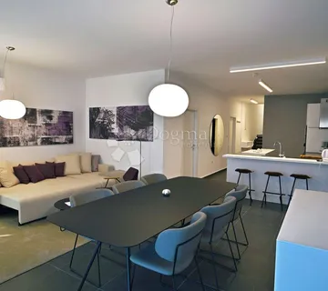 LOVRAN - Ekskluzivni stan 50 metara od mora - cover