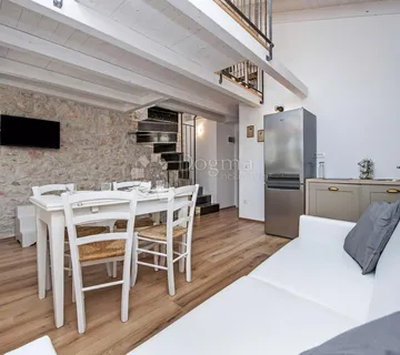 ROVINJ - SNIŽENO! Kuca s 3 apartmana u srcu starog grada  - cover