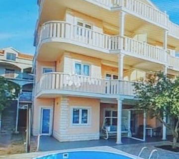 ZATOGLAV - kuća nadomak mora sa 7 apartmana i poslovnim prostorom - cover