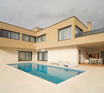 Moderna luksuzna vila u srcu Istre - cover