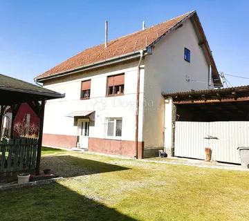 Useljiva kuća sa gospodarskim zgradama u Preknu - cover