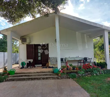 Šarmantna prizemnica na mirnoj lokaciji  - cover