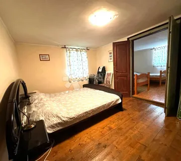 TOP LOKACIJA!!! OBITELJSKA KUĆA S POTENCIJALOM 150 m OD MORA - cover