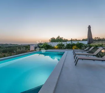 Vila s bazenom i velikim maslinikom, Crno - Zadar! - cover