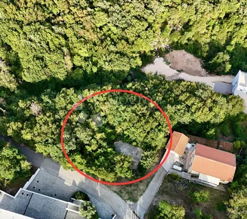 GRAĐEVINSKO ZEMLJIŠTE S POGLEDOM NA MORE! - cover