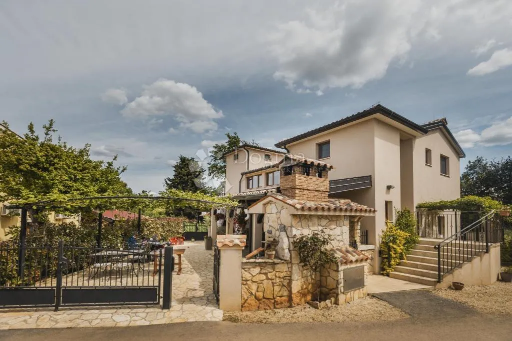 Kuća s restoranom i 4 sobe za turistički najam - NAMJEŠTENO - cover