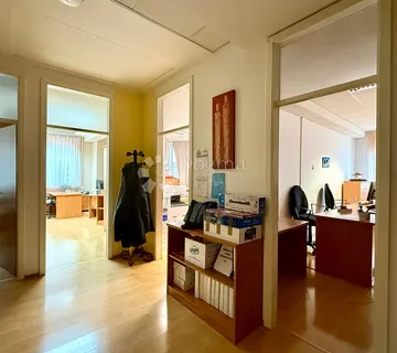 Poslovni prostor na najtraženijoj lokaciji u gradu - cover