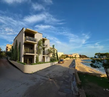 Mandre, Pag - Luksuzni stan S4 prvi red uz more - cover