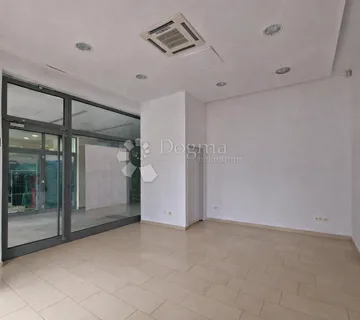 Poslovni prostor 25m2 - centar Pule - cover