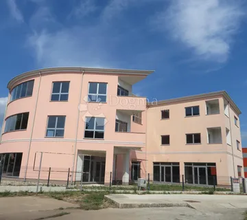 ROVINJ, ATRAKTIVNA LOKACIJA - cover