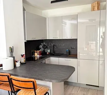 Prodaje se moderno uređen jednosobni stan S8 na prizemlju – Duilovo, Split - cover