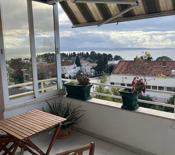 Prostrani stan s predivnim pogledom na Mejama - cover