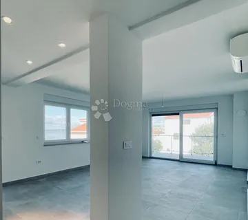 NOVOGRADNJA! Luksuzan trosoban stan A5 50 m od mora – Maslenica - cover