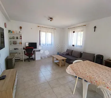 SAMOSTOJEĆA KUĆA 70 M OD MORA, MASTRINKA - cover