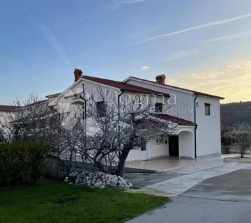 Odlična apartmanska kuća u Loparu - cover