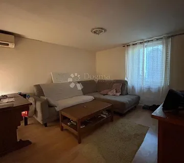 Stan u centru - blizina fakulteta - cover