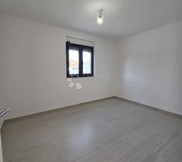 Briševo moderna prizemnica s velikim vrtom - cover