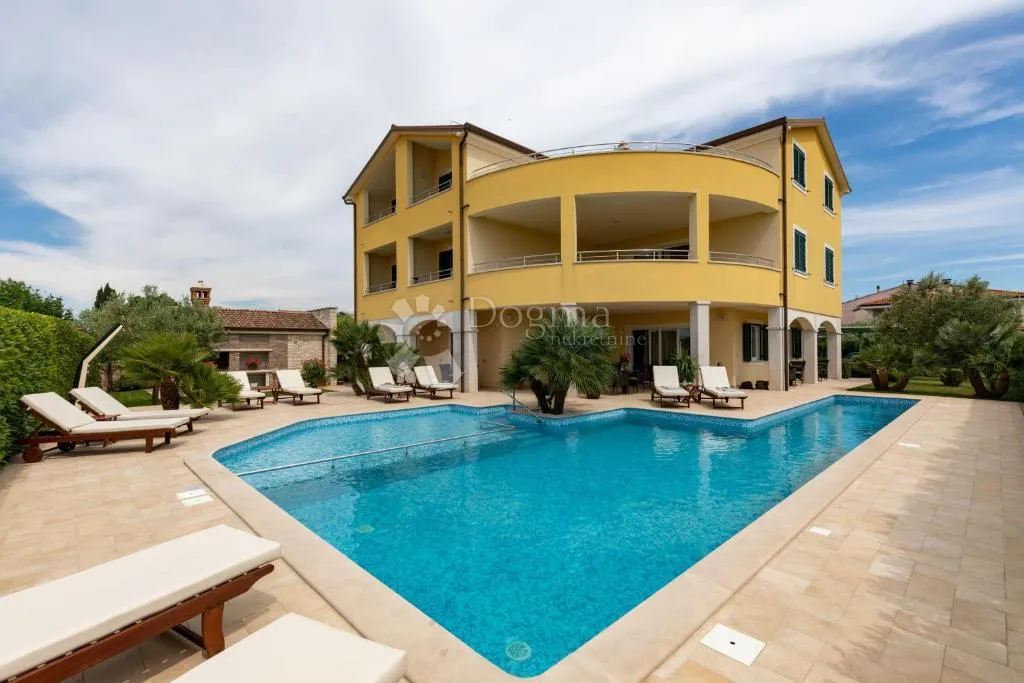 Hotel Rovinj - cover