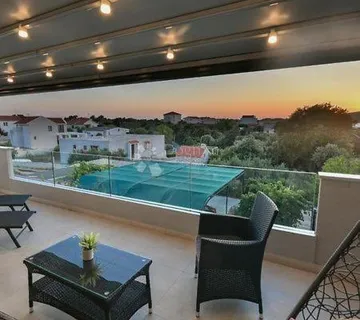 Kuća s bazenom  70 metara od plaže - cover