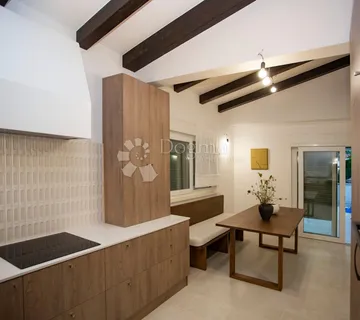 ROVINJ – prostrana niskoenergetska kuća s bazenom  - cover