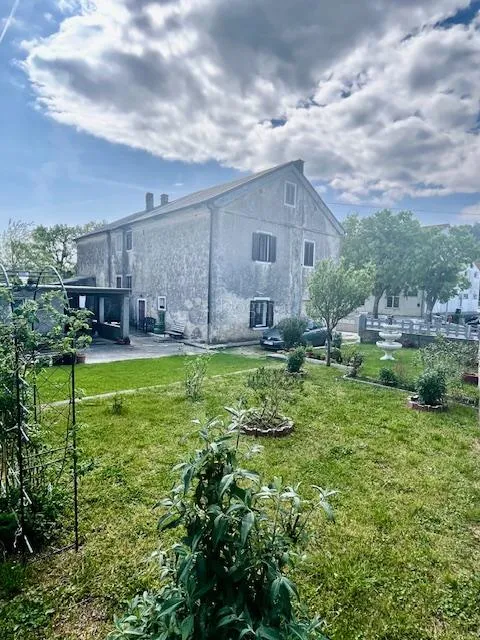 Uređena dvojna kuća sa okućnicom u Crikveničkom zaleđu - cover