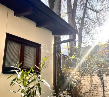 STAN+ DODATNA STAMBENA JEDINICA NA IZNIMNOJ LOKACIJI! - cover