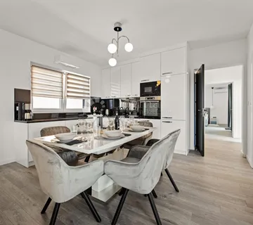 Stan na drugom katu u luksuznoj vili za kratkoročni najam - cover