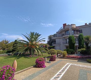 MALINSKA - SAMOSTOJEĆA KUĆA S PREKRASNOM OKUĆNICOM - cover