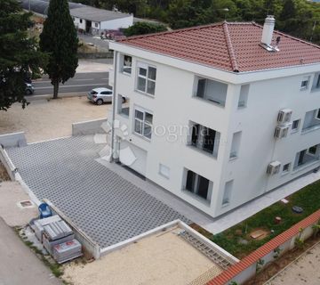 BIOGRAD NA MORU – ODLIČAN STAN OD 82 M2 U PRIZEMLJU - cover