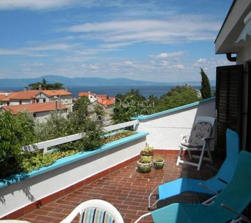 Malinska, kuća sa 8 apartmana - cover