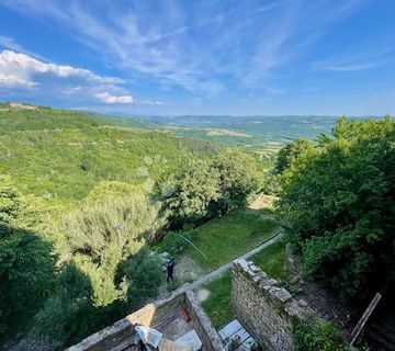 Jedinstvena kuća s neponovljivim pogledima u Grožnjanu, s okućnicom - cover