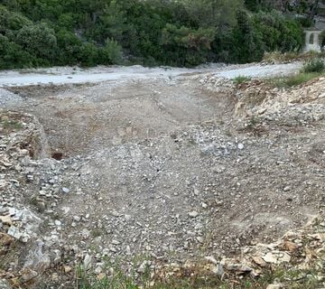 BRAČ, GRAĐEVINSKO ZEMLJIŠTE 552m2 - cover