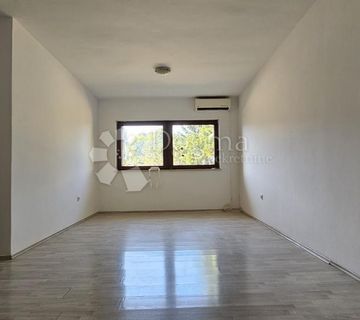 Stan 93m2 sa vrtom od 80m2, 700m od mora - cover