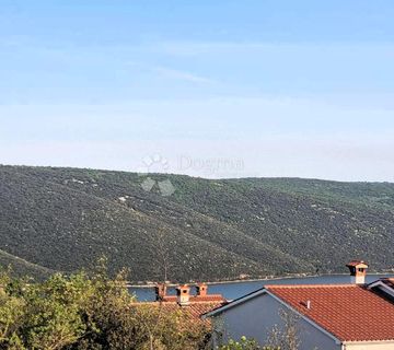 OKOLICA LABINA, GRAĐEVINSKO ZEMLJIŠTE, POGLED MORE! - cover
