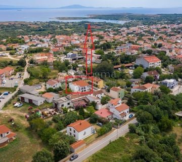 Atraktivna villa sa 2 stana na mirnoj lokaciji - 1,5 km od mora - cover