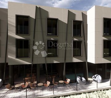 ATRAKTIVAN HOTEL U CENTRU CRIKVENICE  - cover