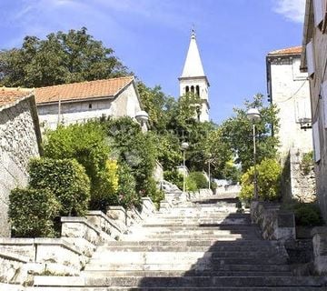 Prostrana građevna parcela, otok Brač - cover